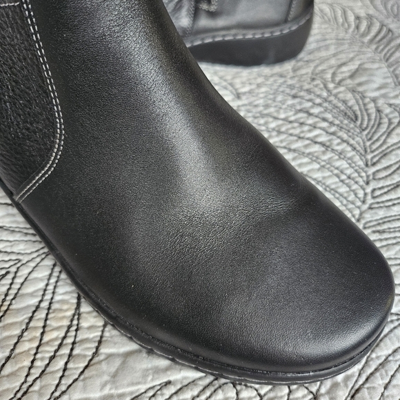 EUC Clarks Collection Cora Grace Leather Ankle Boot Zip Up Black 9.5 - Picture 3 of 12
